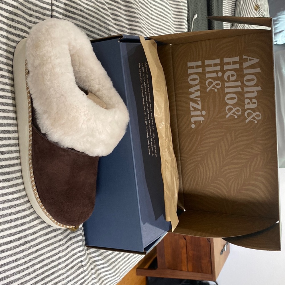 Olukai slippers